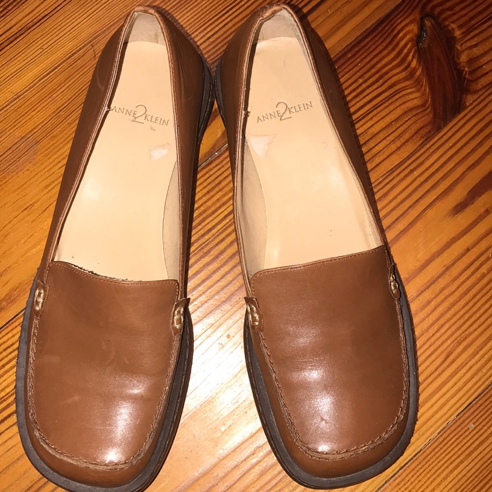 Anne Klein 2 Caramel/ Tan Leather Signature Loafer